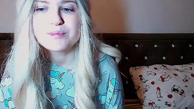 Sara4uu on StripChat