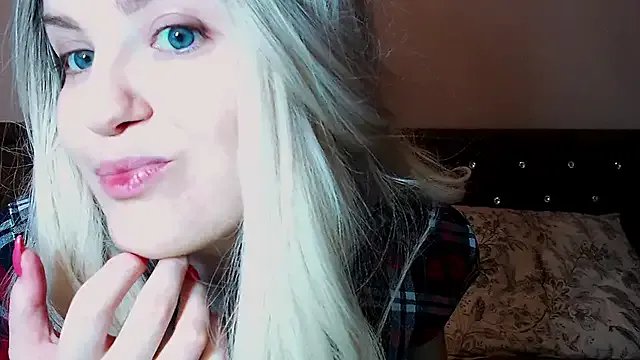 Sara4uu on StripChat