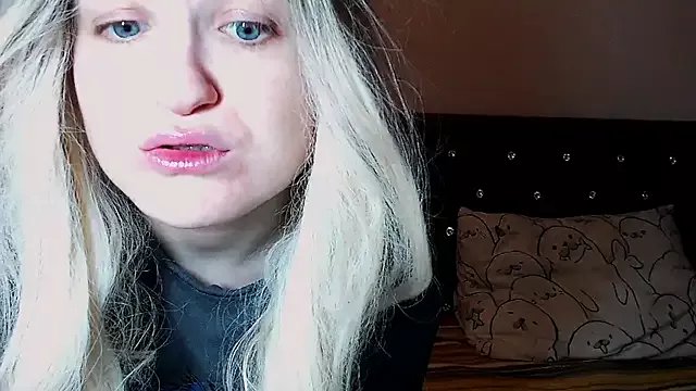 Sara4uu on StripChat