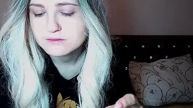 Sara4uu on StripChat