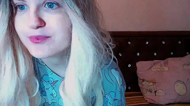 Sara4uu on StripChat