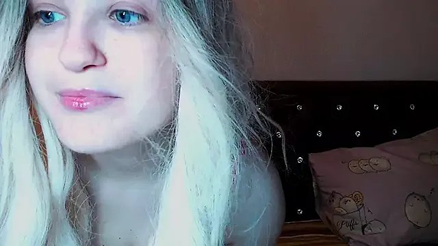 Sara4uu on StripChat