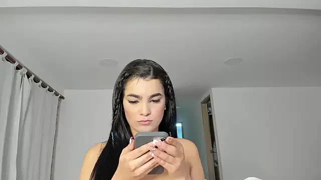 Offline sara_evans02 on StripChat