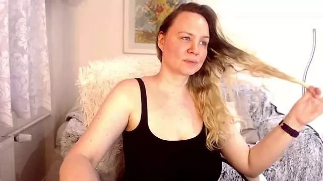 Sarah4you on StripChat