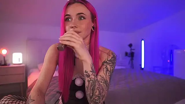 Sarah_Pink on StripChat