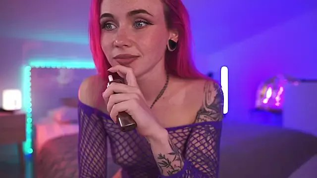 Sarah_Pink on StripChat