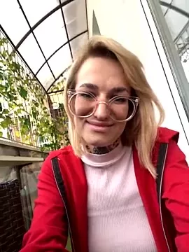 Offline SarahLust on StripChat