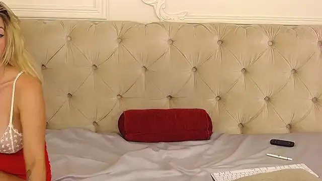 SarahLynz on StripChat