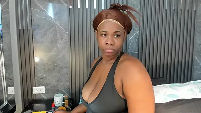 Offline SaraiEvans on StripChat