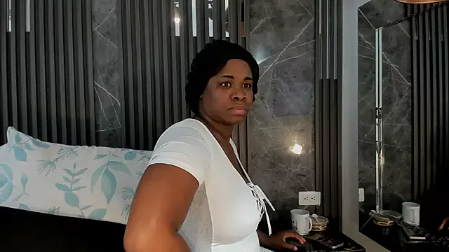 Offline SaraiEvans on StripChat