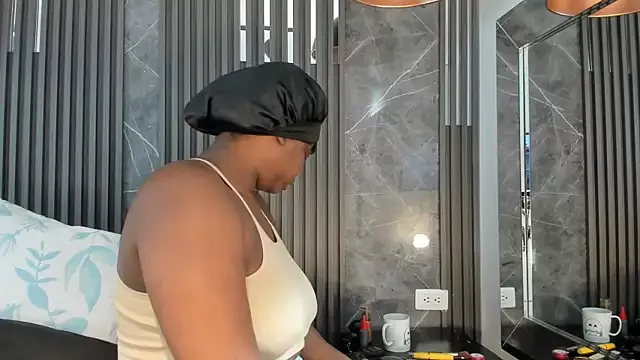 Offline SaraiEvans on StripChat