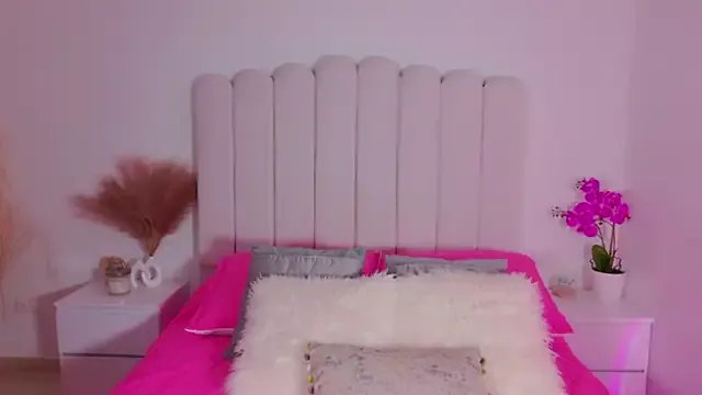 Sarajonnes on StripChat