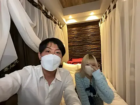 sarariman_8585 on StripChat 