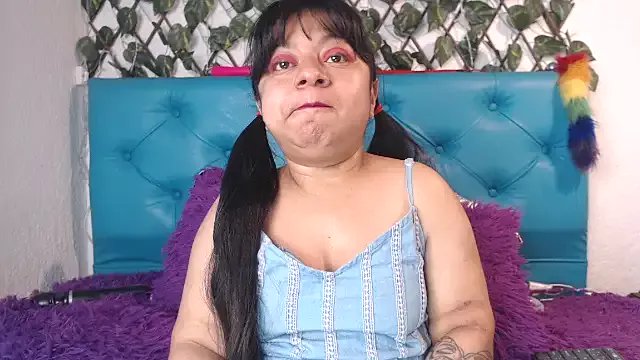 SARAWILLS on StripChat