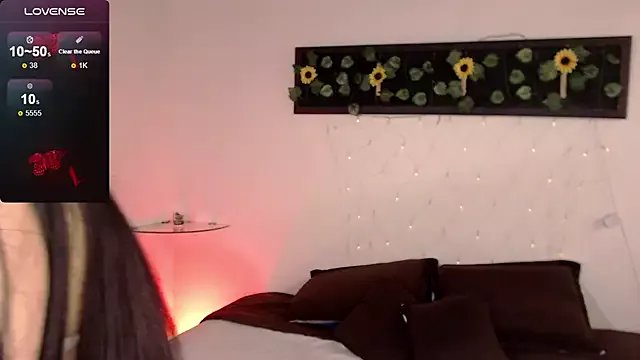 saray__jones on StripChat