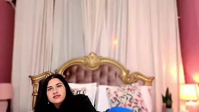 SarraRay on StripChat