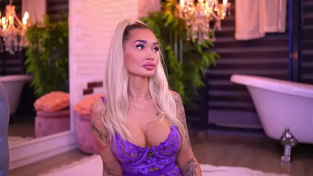 SashaFerrera on StripChat 