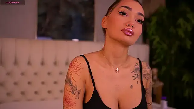 SashaFerrera on StripChat 