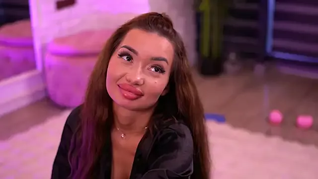 SashaFerrera on StripChat 