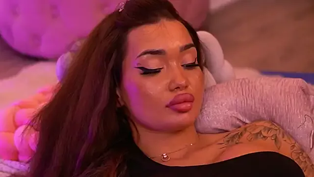 SashaFerrera on StripChat 