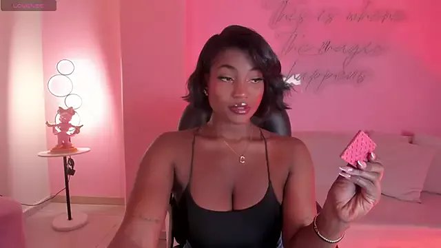 SavannahStorm on StripChat