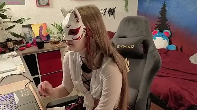 ScarletKitsunyaa on StripChat