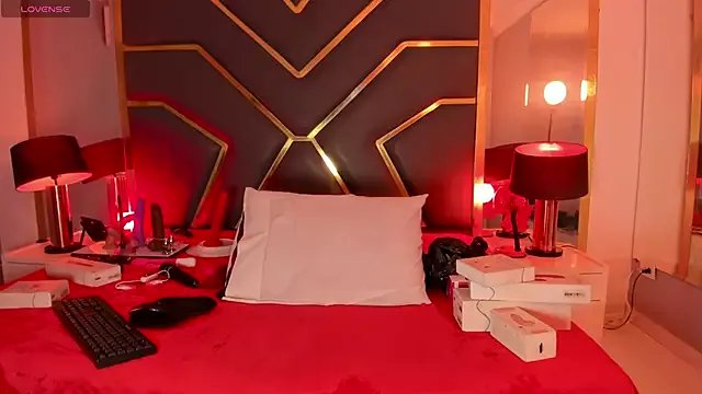 Scarlettt_Ass on StripChat