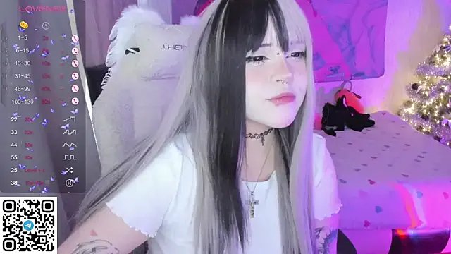 SelenaCute on StripChat