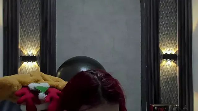 selene_red_ on StripChat