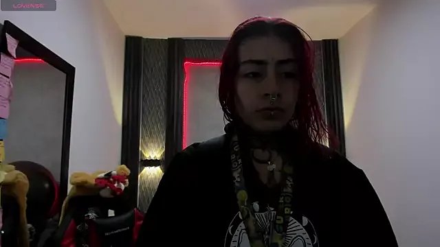 selene_red_ on StripChat