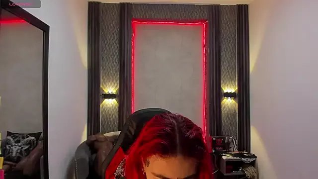 selene_red_ on StripChat