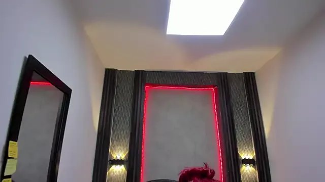 selene_red_ on StripChat