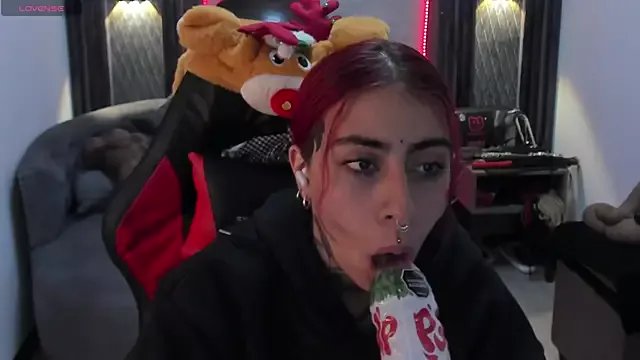 selene_red_ on StripChat