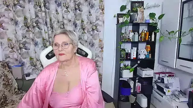 Selenna57 on StripChat