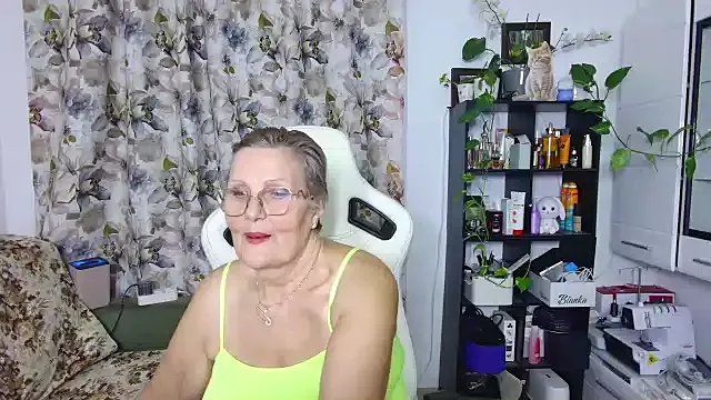 Selenna57 on StripChat