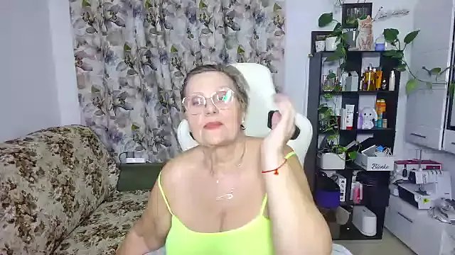 Selenna57 on StripChat