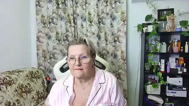 Selenna57 on StripChat