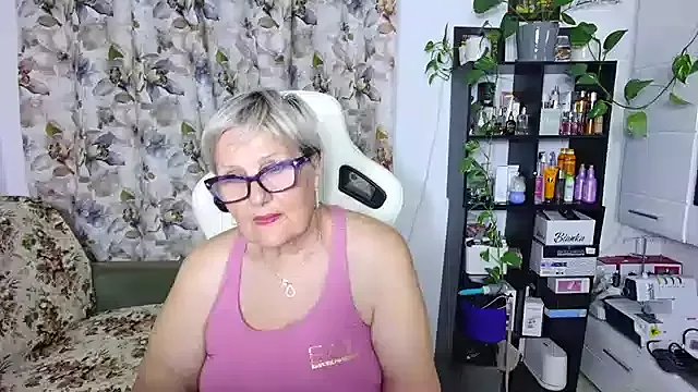 Selenna57 on StripChat