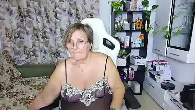 Selenna57 on StripChat