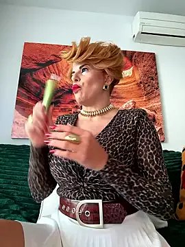 Selvaggia_official83 — Freechat on StripChat