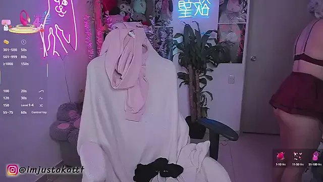 sensualkattt on StripChat