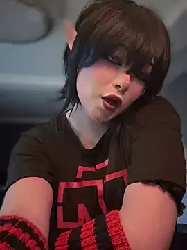 Freechat seraphine23 on StripChat