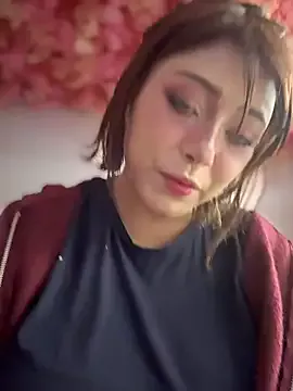 Freechat seraphine23 on StripChat