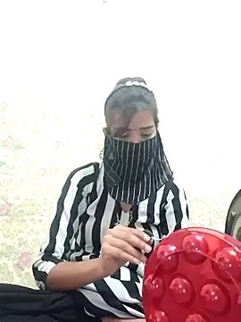 Sexykhushi041 on StripChat