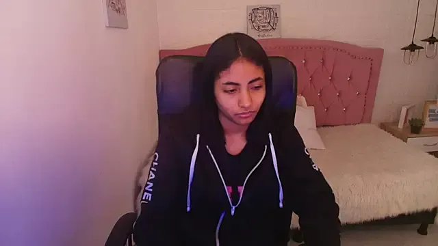 shaneelle on StripChat