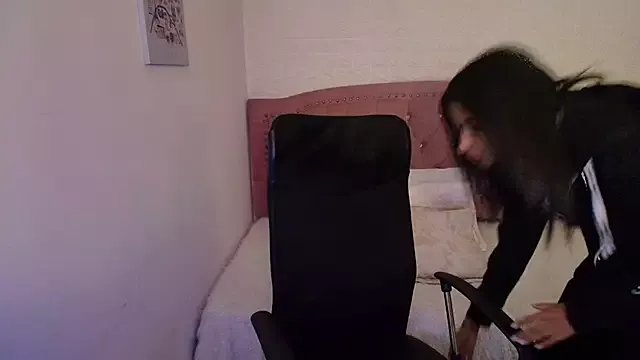 shaneelle on StripChat