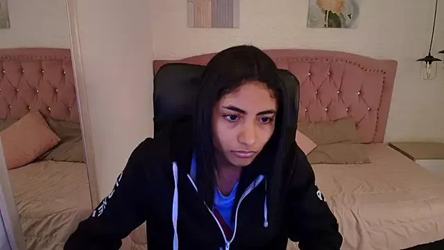 shaneelle on StripChat