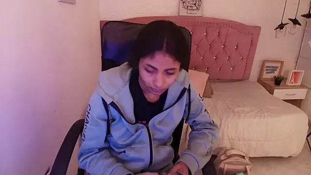 shaneelle on StripChat