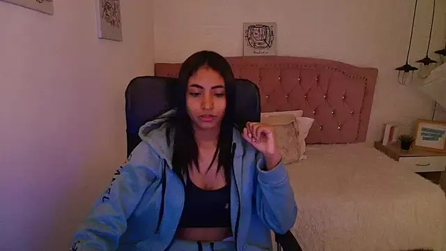 shaneelle on StripChat