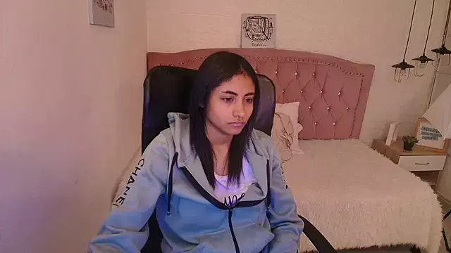 shaneelle on StripChat